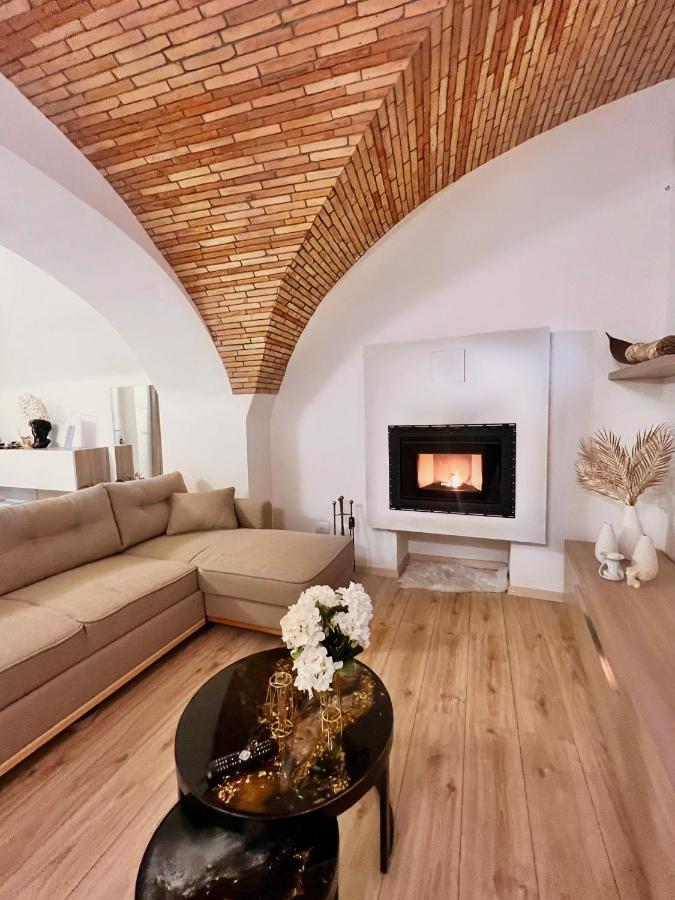 L'Arco Sul Lago • Gold Apartment Castro  Eksteriør billede