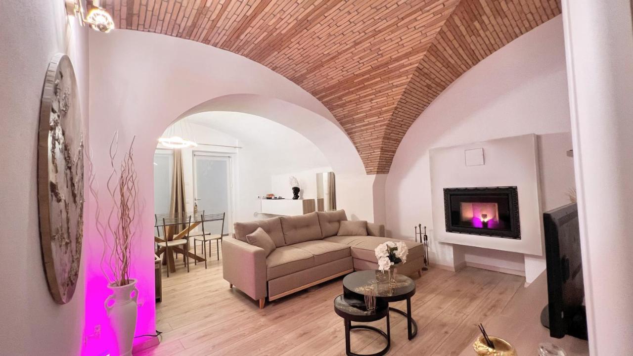 L'Arco Sul Lago • Gold Apartment Castro  Eksteriør billede