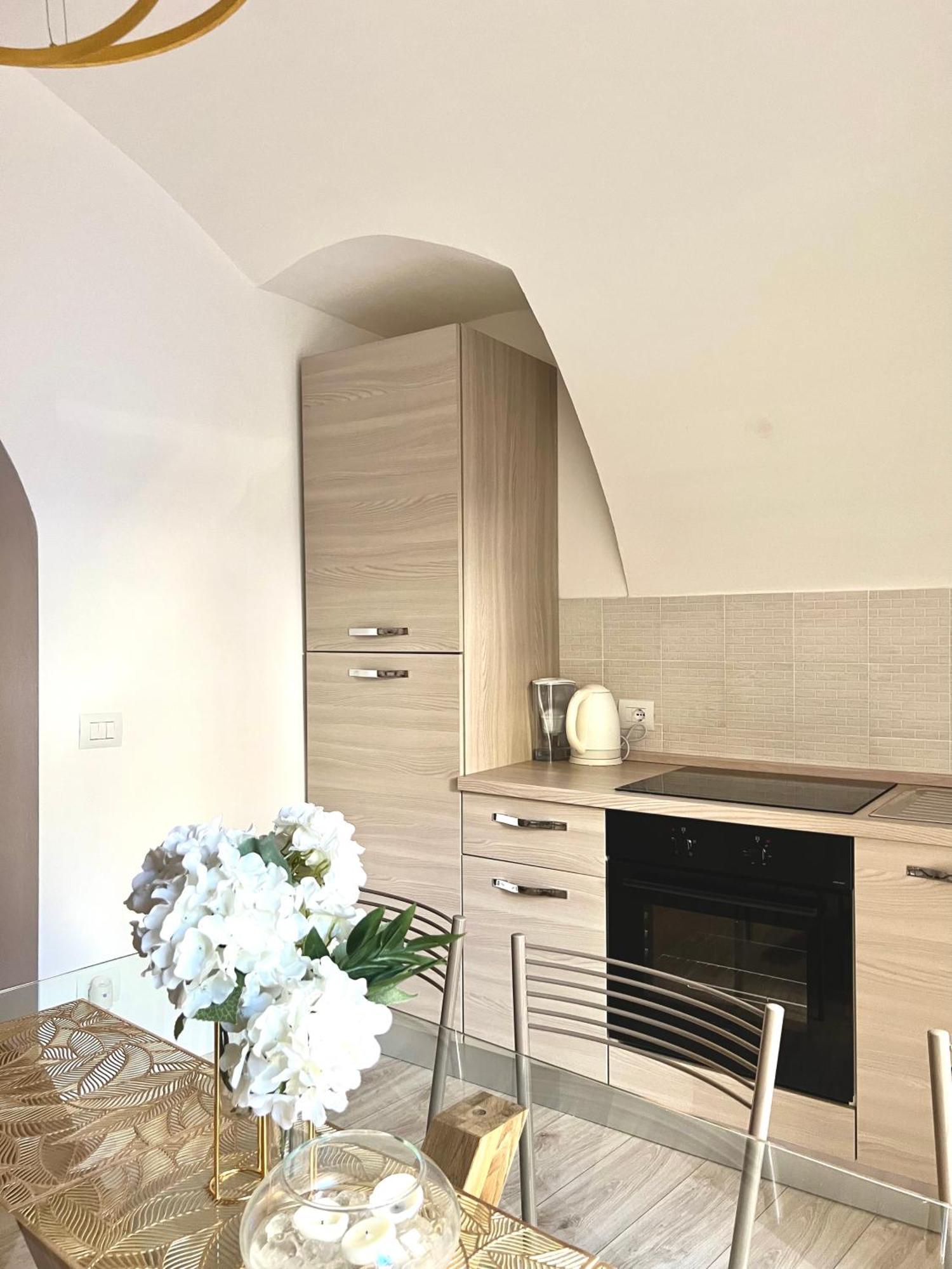 L'Arco Sul Lago • Gold Apartment Castro  Eksteriør billede