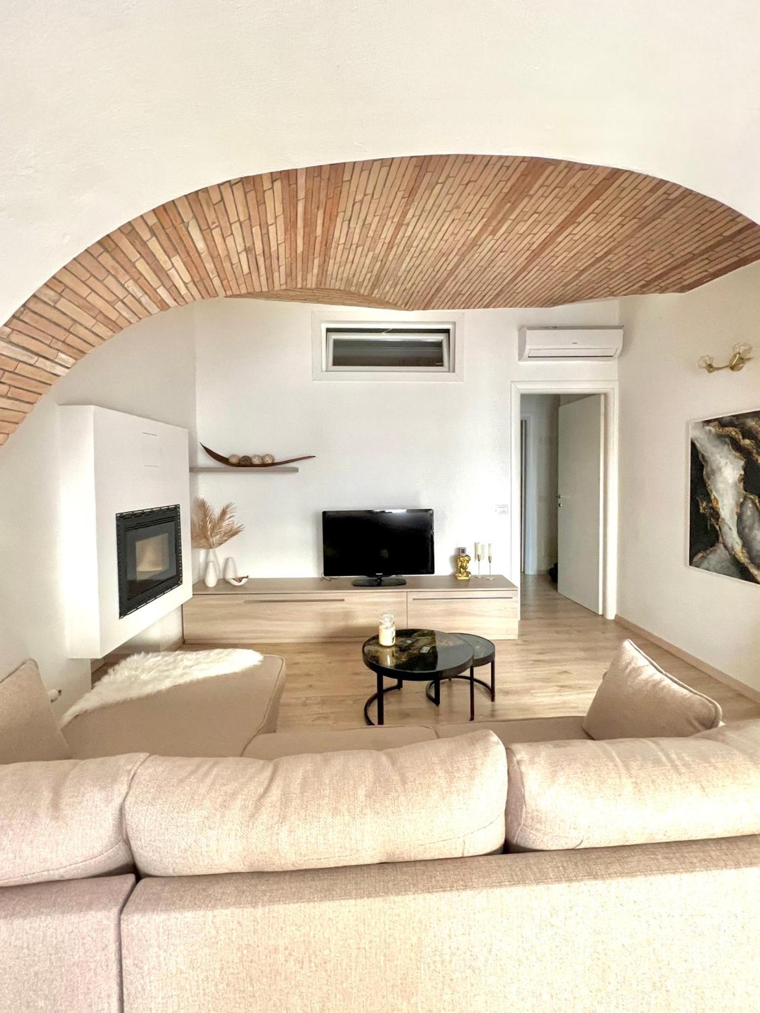L'Arco Sul Lago • Gold Apartment Castro  Eksteriør billede