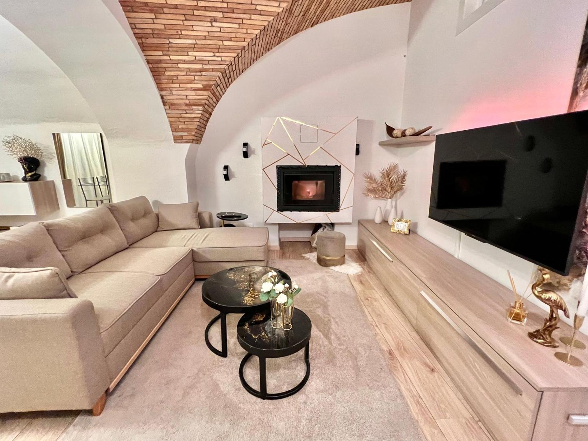 L'Arco Sul Lago • Gold Apartment Castro  Eksteriør billede