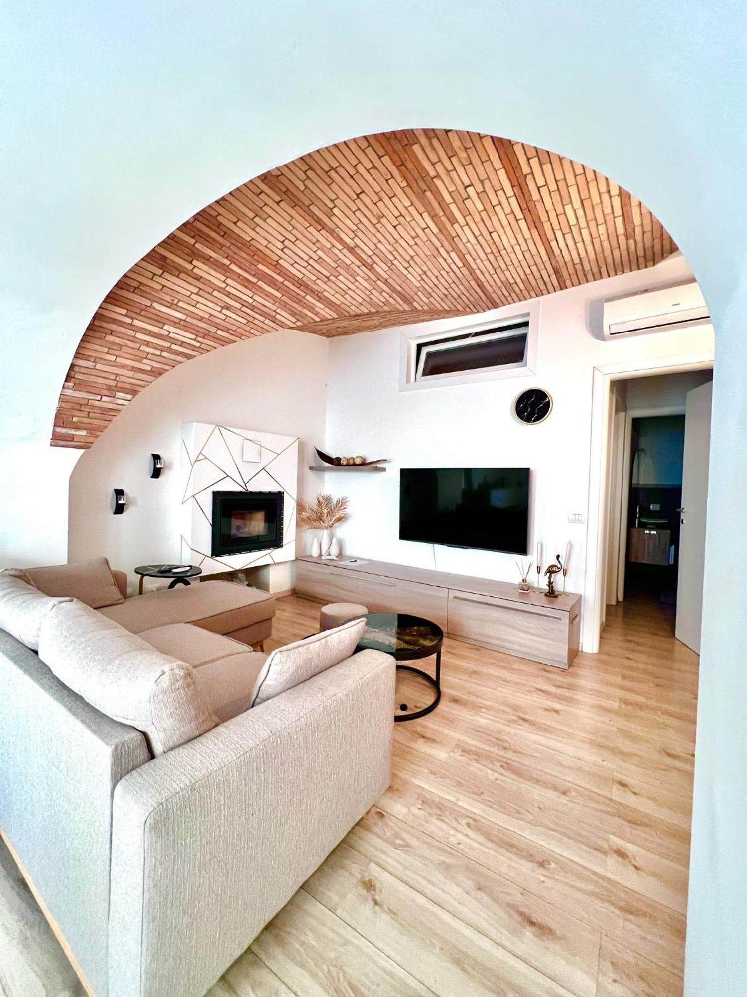 L'Arco Sul Lago • Gold Apartment Castro  Eksteriør billede