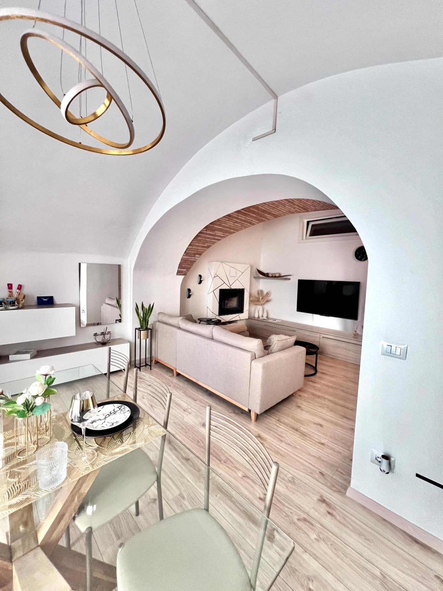L'Arco Sul Lago • Gold Apartment Castro  Eksteriør billede